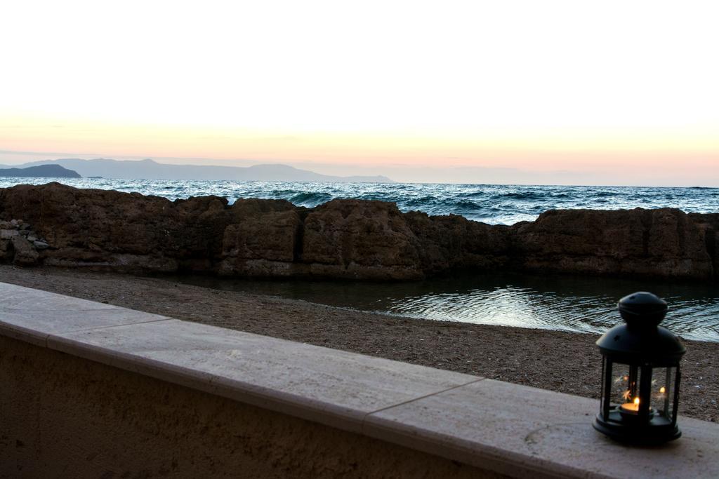 Ocean Waves Hotel Ханя Екстериор снимка